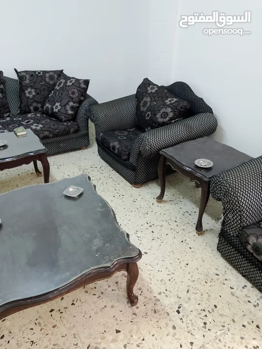 طقم كنب مع طربيزات