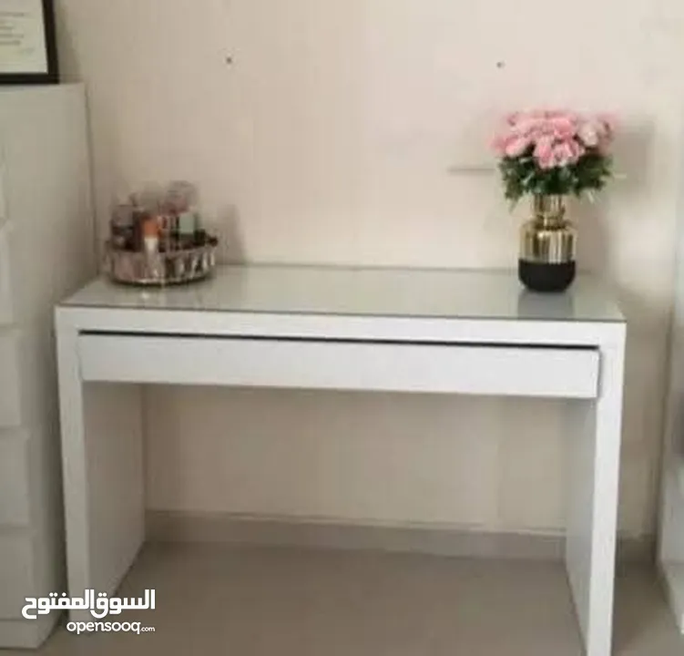 غرف نوم ايكيا ماستر سرير وكومدينتين وخزانه وتسريحه للبيع