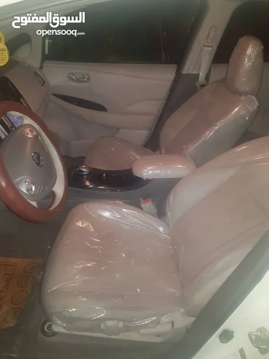 سيارة نيسان ليف للبيع  مواصفات جيدة للتواصل رقم الهاتف في الاعلان
