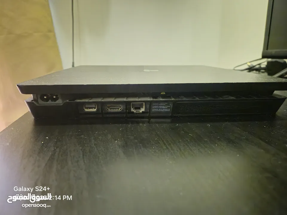 للبيع : PS4 Slim مع وحدة تحكم وسلك الطاقة