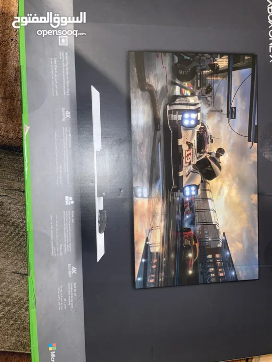 Xbox one x استعمال خفيف مع العاب