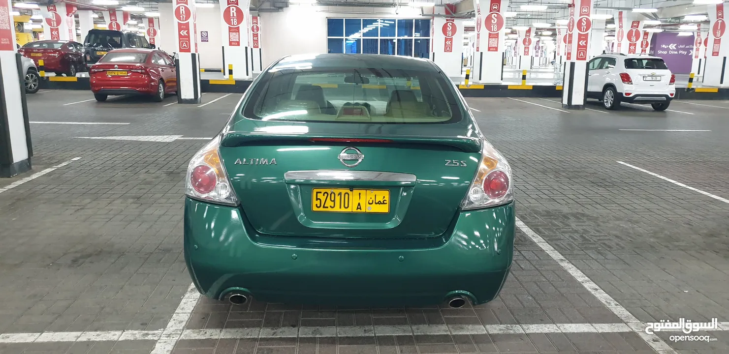 used nissan Altima in Muscat