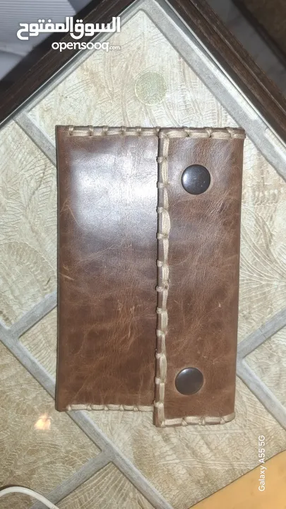 محفظة ايطالي صنع يدوي HandMade جلد طبيعي صافي اصلي من الداخل والخارج (جديدة)  حجمها ممتاز مناسب لاي