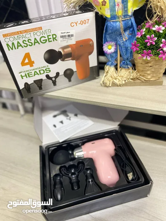 فرد مساج 4*1 قوة ضرب تصل إلى حوالي 9 كجم، ونقل الاهتزاز إلى العضلات العميقة يمكن للمحرك القوي أن يُن