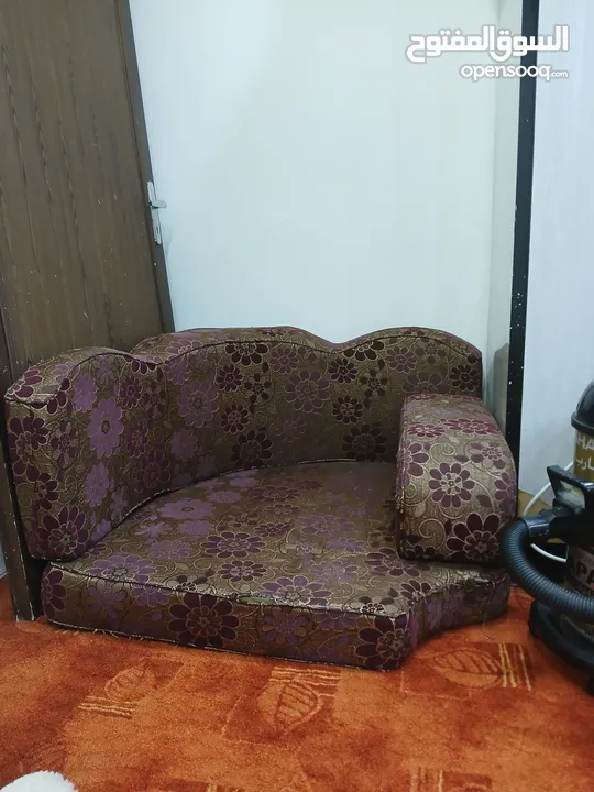 فراش مستخدم نهدي جميل ومريح
