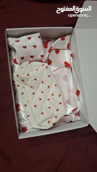 Red heart pyjama box