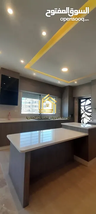 شقة فاخرة - ضاحية النخيل - 4نوم - 225م - ارضية - ترس بإطلالــــه مميزه - قرب الخدمات