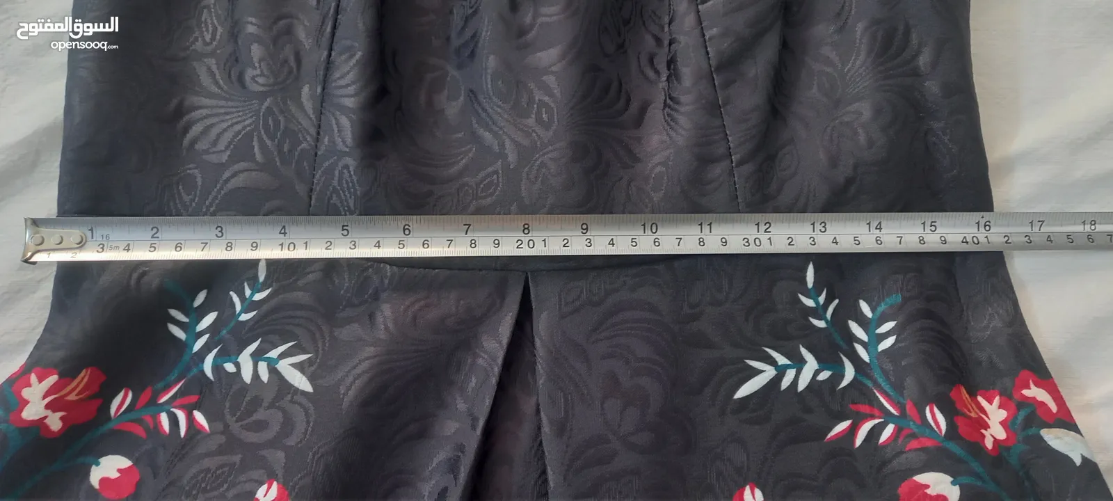 فستان سهرة أسود فخم ماركة femi9 مقاس XL ، موَرّد من أسفل ، جديد غير ملبوس .