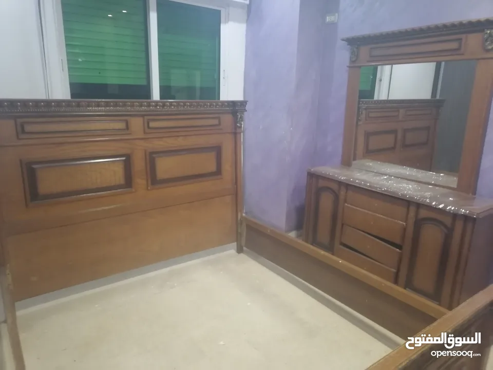 للبيع لقطه غرفت نوم وطقم كنب  مع ملحقات اقرأ الوصف
