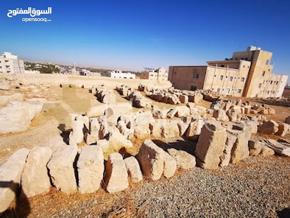 ارض للبيع في طريق المطار - القسطل قرب نادي الجواد بمساحة 11,000م