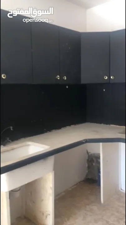 شقة مفروشة جزئيا للبيع نابلس - مساحة 100 م2