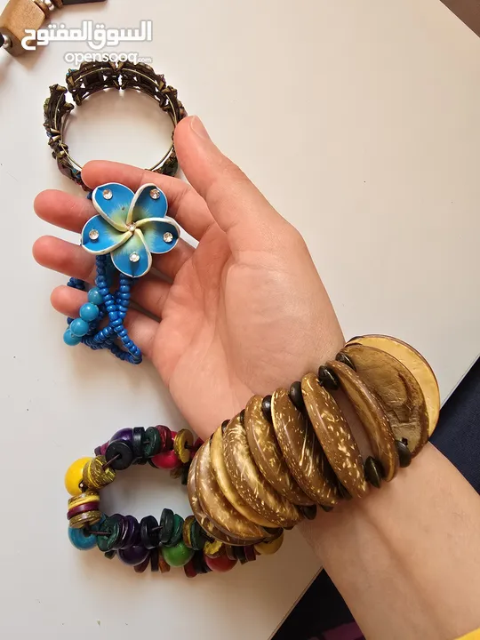 اساور خشبية ملونة جديدة