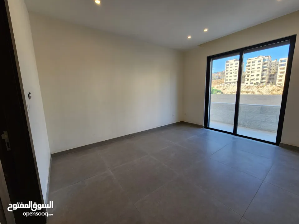 شقة طابقية فاخرة للبيع في عبدون  ref : 14383
