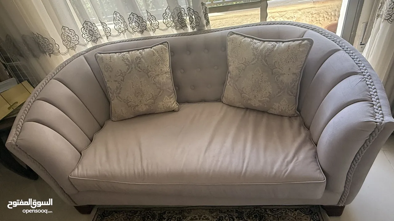 طقم كنب 7 مقاعد بحاله ممتازه