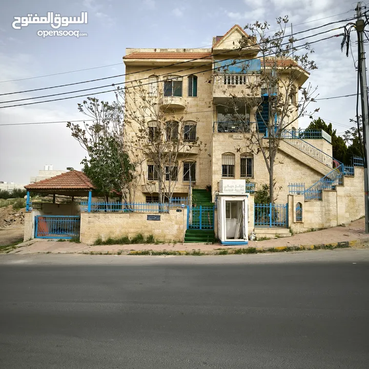 فيلا فخمة ثلاث طوابق للايجار او الاستثمار في شفابدران