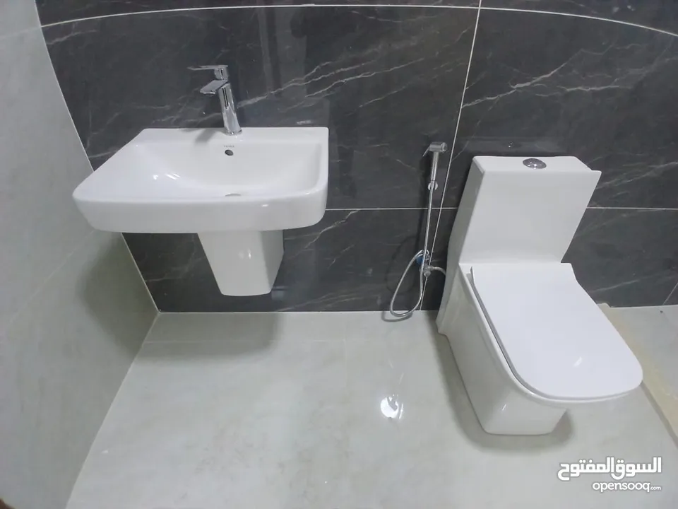 شقق مميزه سوبر ديلوكس عماره جديده خلف مطعم عرب قرب الجامعه للايجار مفروشه او غير مفروشه بعقد سنوي