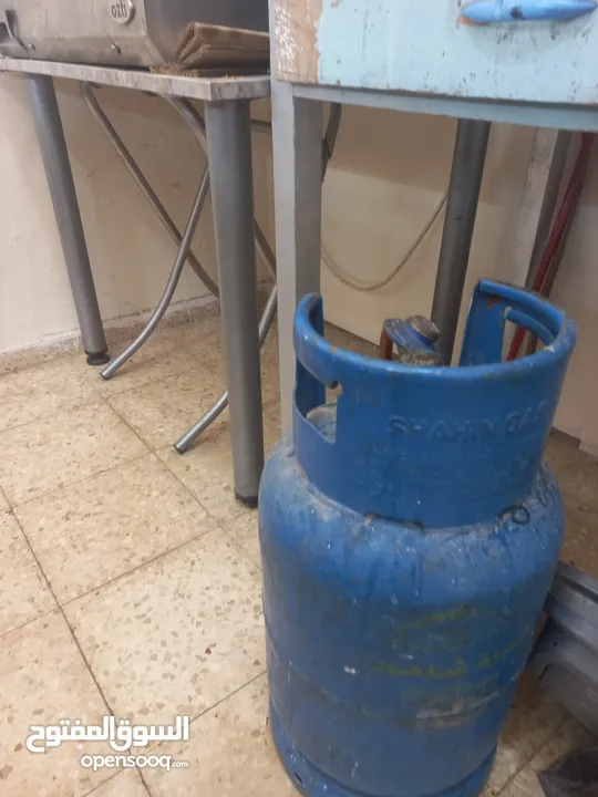 اغراض مطعم توست للبيع كامله