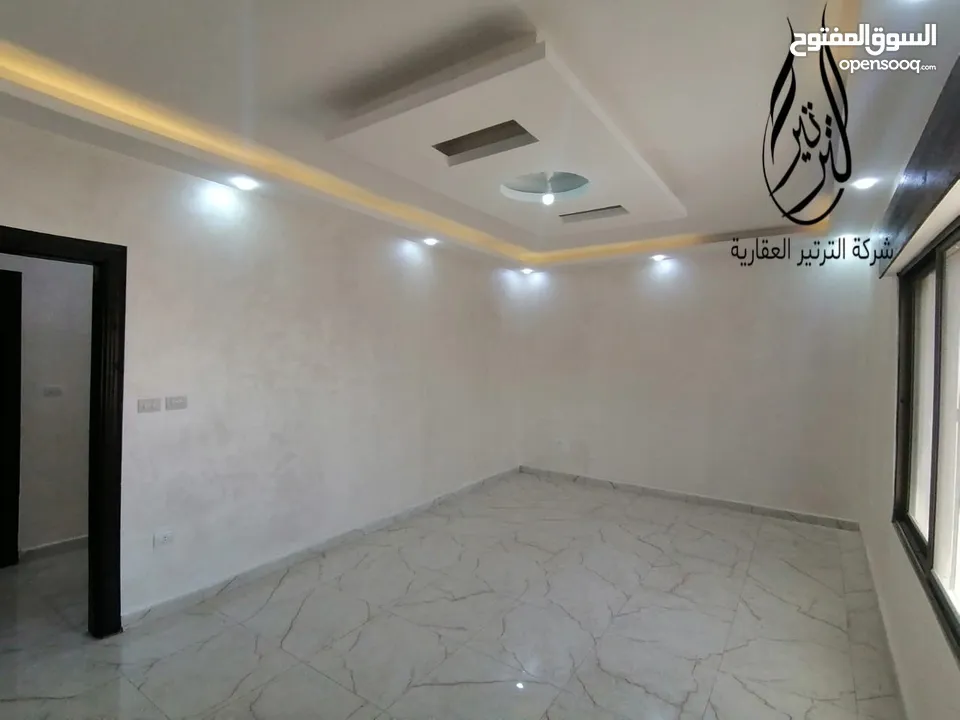 شقة مميزة للبيع لطابق اول بمنطقه ابو علندا