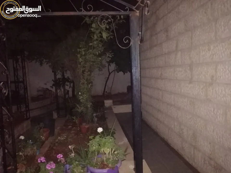 شقة أرضية مميزة للبيع في الدوار السابع  - قرب كوزمو 160م مع حديقة وترسات 200م