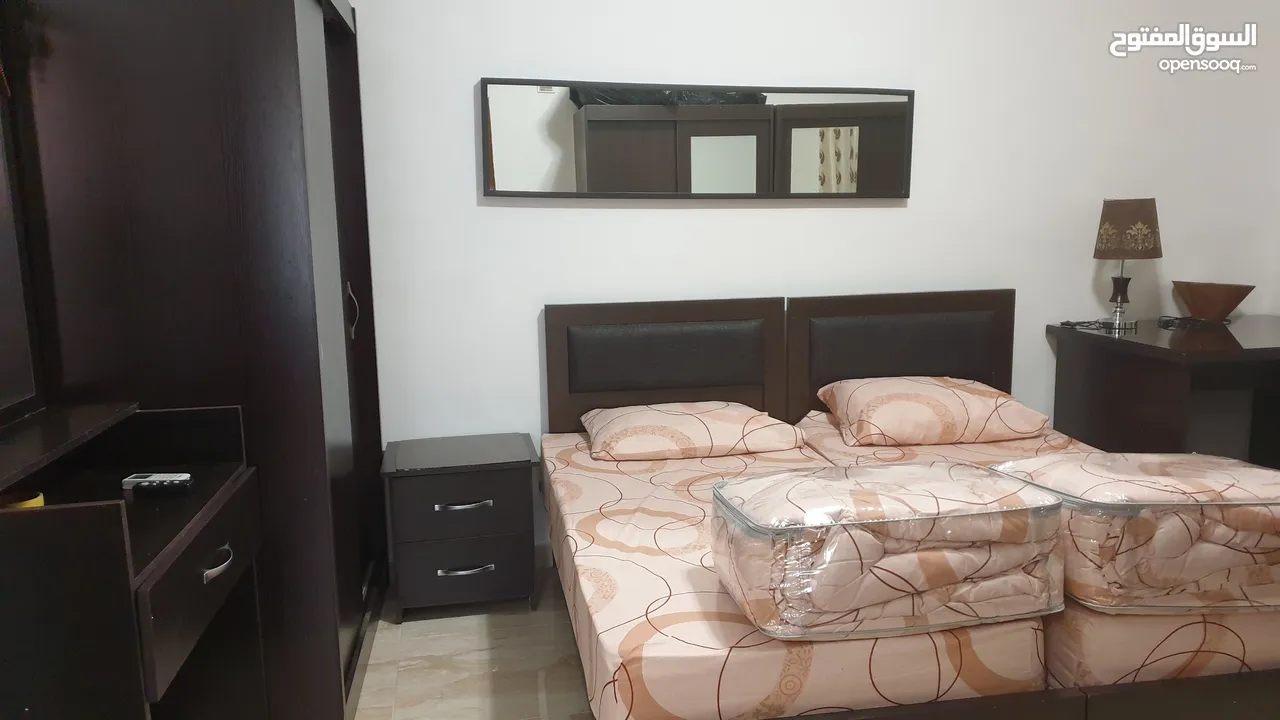 شقه مفروشه قريبه من الخدمات ومن المالك مباشره بناية عائلات واثاث جميل