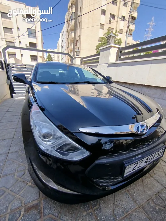 سيارة هيونداي سوناتا موديل 2015 سوداء  بحالة جيدة جدا للبيع نظيفة و مرتبة