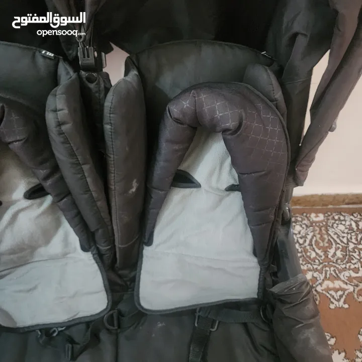 عربية توأم بجانب بعض ماركة مذر كير