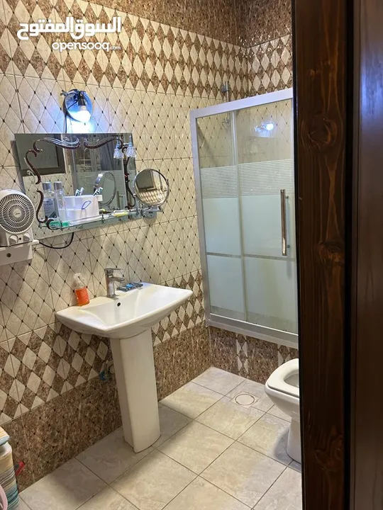 شقة للبيع الزرقاء الجديدة- جبل المغير- برج الأحلام - نفس عمارة سوبر ماركت أحمد ( ون ستور)