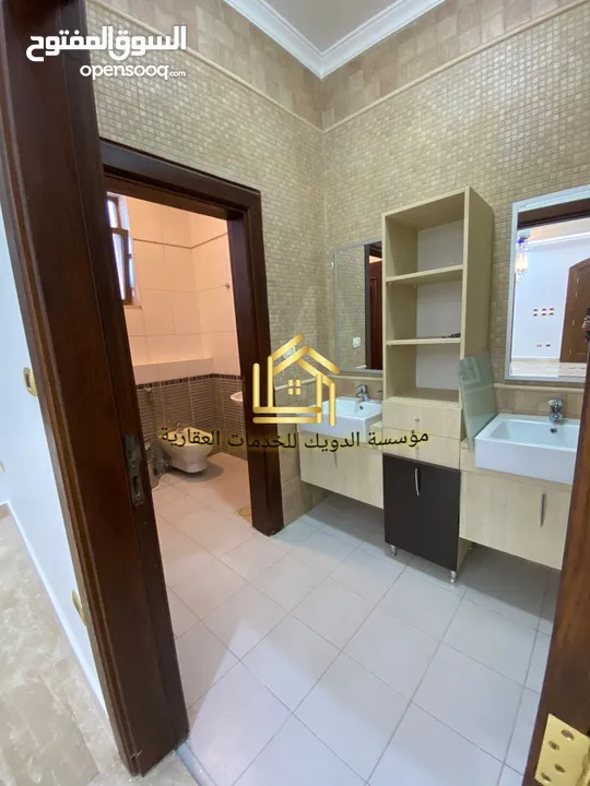 شقة دوبلكس أول مع روف مع ترس بإطلالــــه رائعة