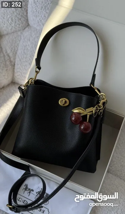 مجموعة متنوعة من الشنط والكزادين الجديدة