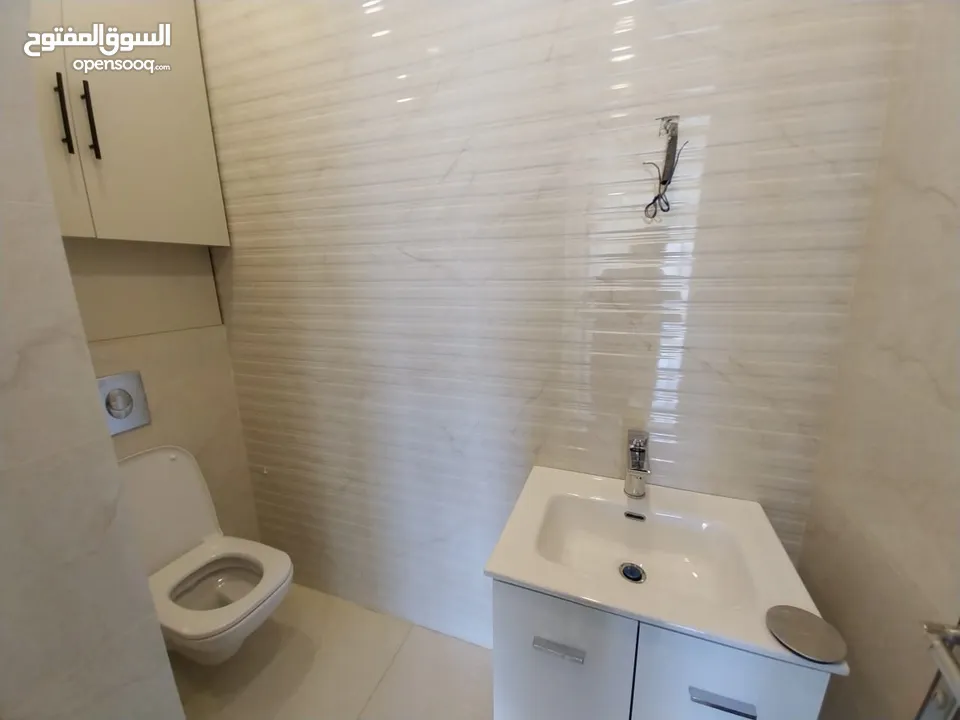 شقة غير مفروشة للإيجار ( Property 38686 ) سنوي فقط