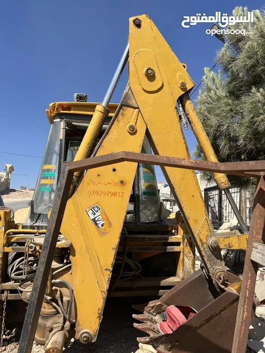 جرافه jcbللبيع بحاجه لماتور
