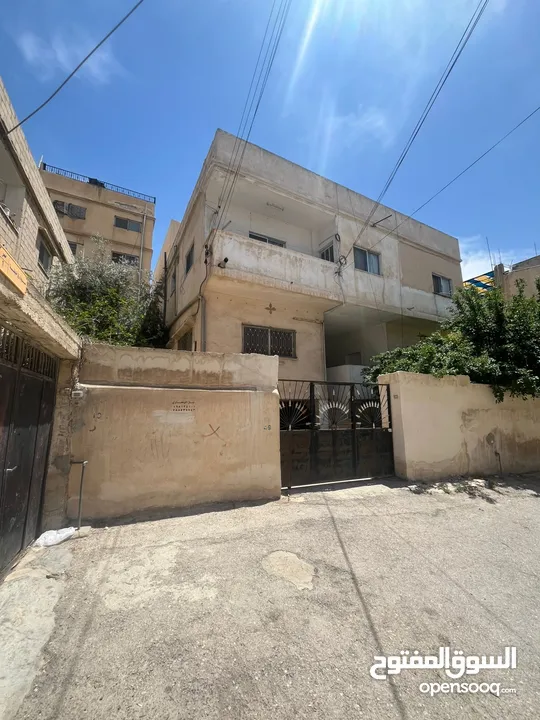 عمارة للبيع بسعر مغري بجبل الشمالي خطوتين وتكون بسوق الشمالي خلف KRG عمارة بتجننن ونضيفه ممتز