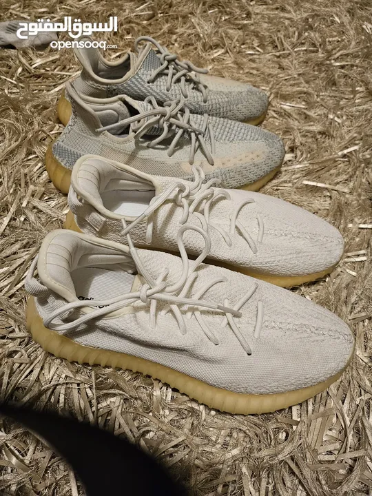 shoes Adidas Yeezy original 43وثلث الابيض اصلي والرمادي قياس 44 كوبي  بحاله ممتازه كانه جديد .