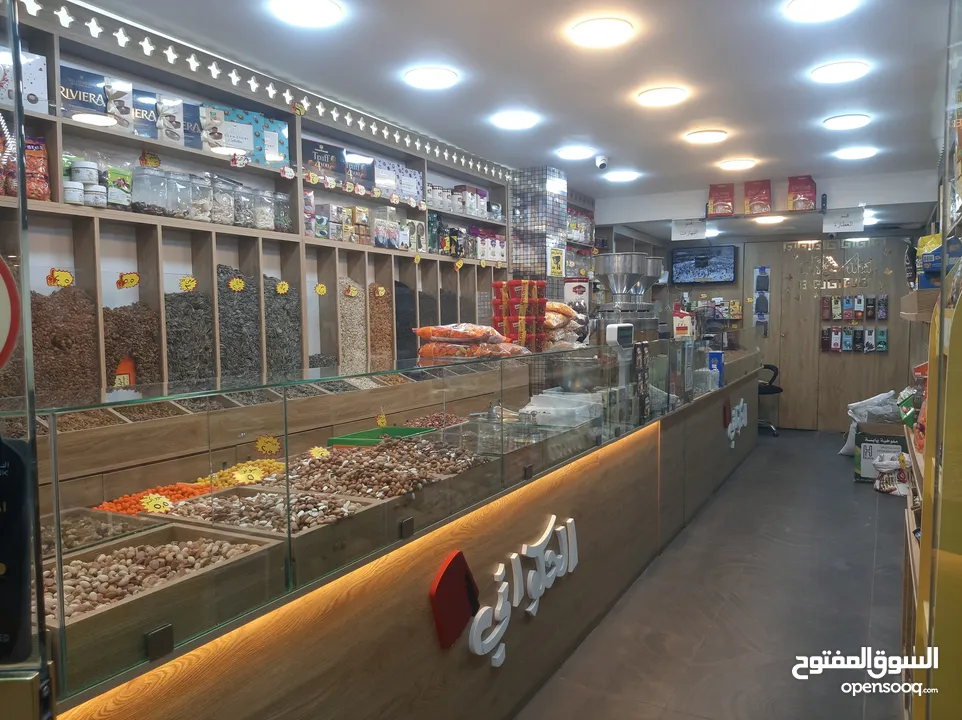 محمص للبيع بكامل عدته وبضاعته البيع بداعي السفر والعودة الى سوريا المحمص يعمل بشكل جيد وقابل للتطوير