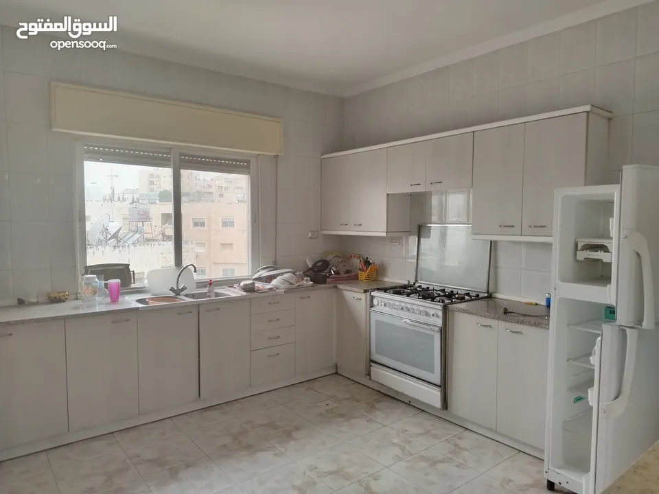 شقة طابق ثاني للبيع بسعر مغري جدا مع الأثاث أو بدون خلف جبري