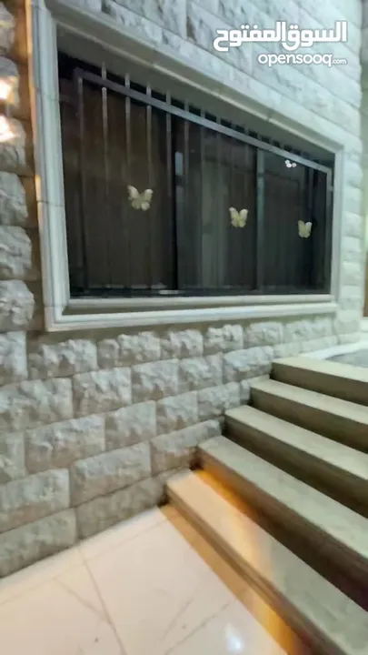 بيت مستقل للبيع ذو اطلالة رائعه