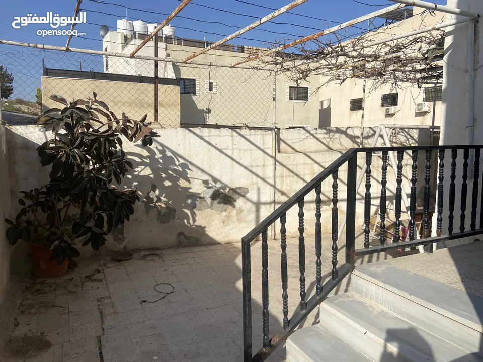 منزل مستقل للايجار جبل الاميره رحمه بجانب مدرسة عمر بن الخطاب
