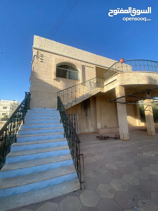 منزل عائلي طابقين الزرقاء