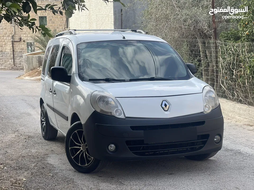 رينو KANGOO 2013 بحالة الشركة