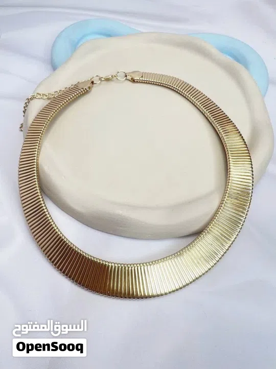 أطواق أنيقة وفاخرة بأنواع مختلفة