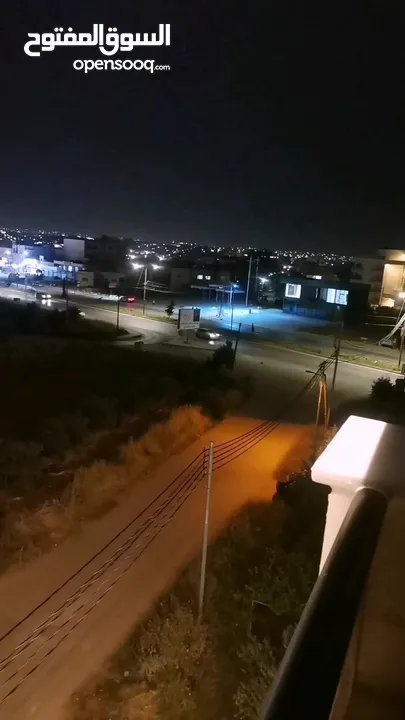 شقه فخمه طابق ارضي205م مدخل خاص وكراج وساحه للبيع على شارع البترا شرق اربد مول قراند
