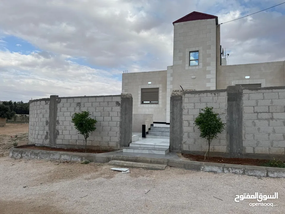 بيت للبيع مميز منطقه هادئه جدا