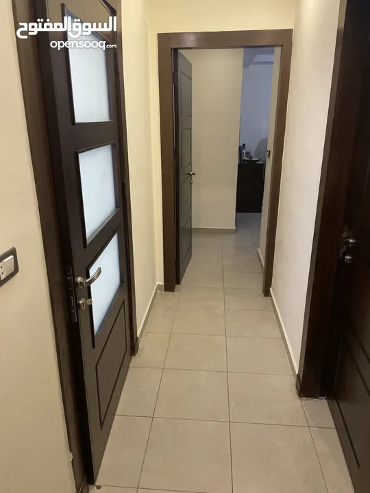 شقة مفروشة للبيع في ضاحية النخيل. رجم عميش.. عمر البناء 6 سنوات..سالم حبش للإسكان.