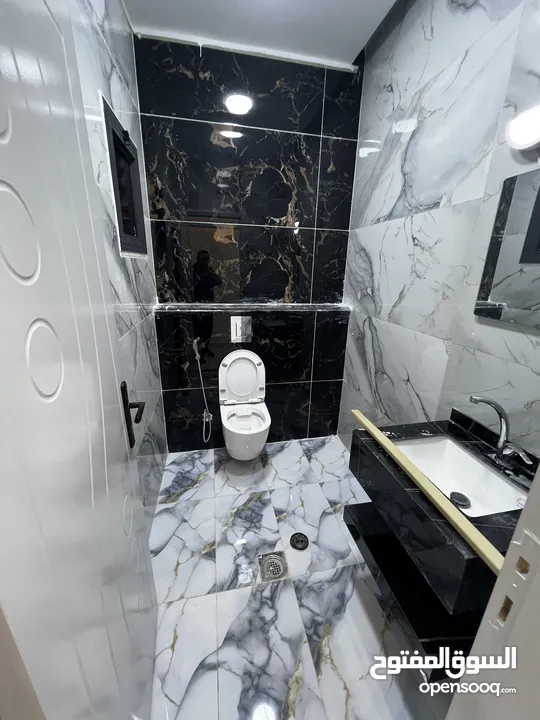 شقة للبيع منطقة الثامنة طابق روف هندسي 154 مع ترسات