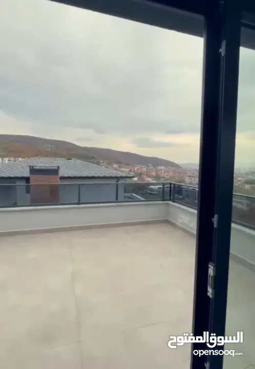 فيلا فاخرة بإطلالة بانورامية للبيع في إزميت – تركيا