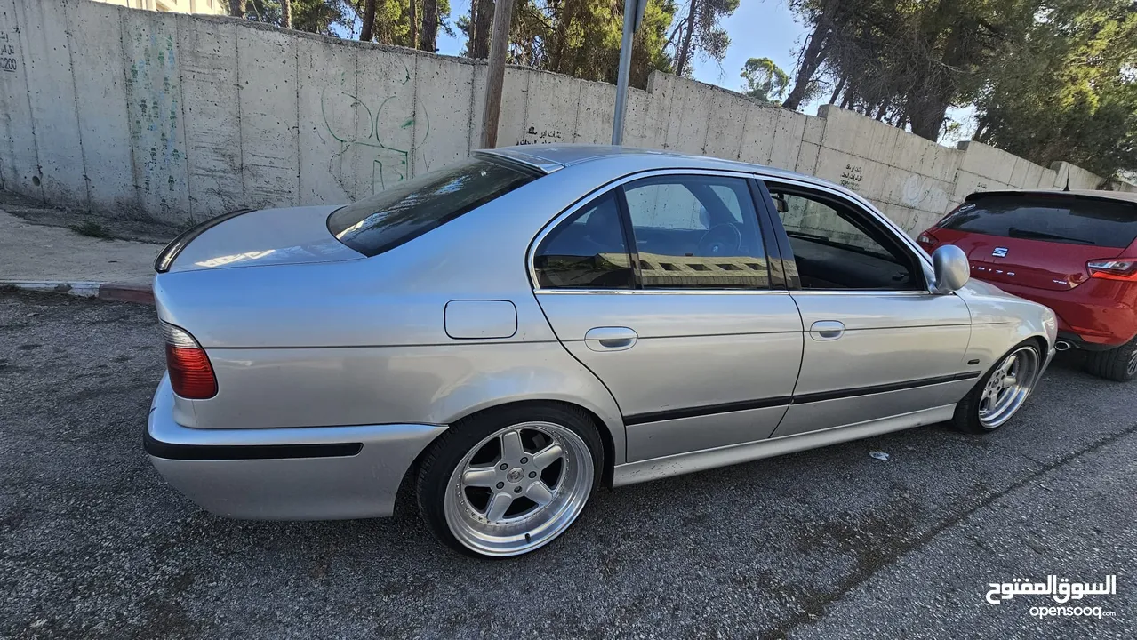 للبيع 525i e39