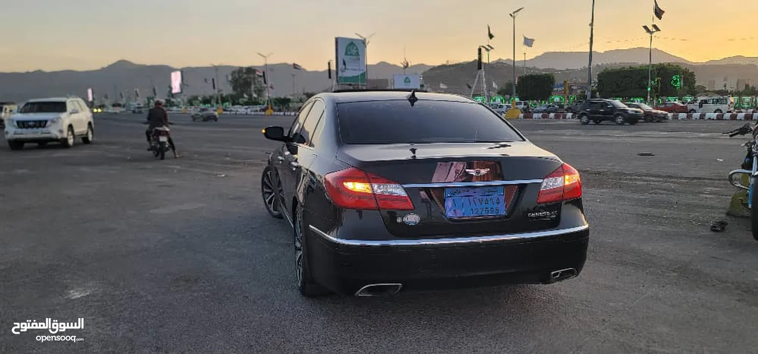 جنسس V8    2013