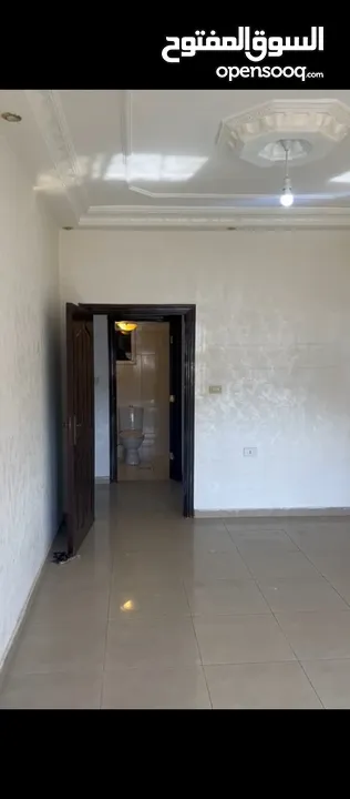 شقة فارغة للايجار في المدينه الرياضيه 3 نوم 320