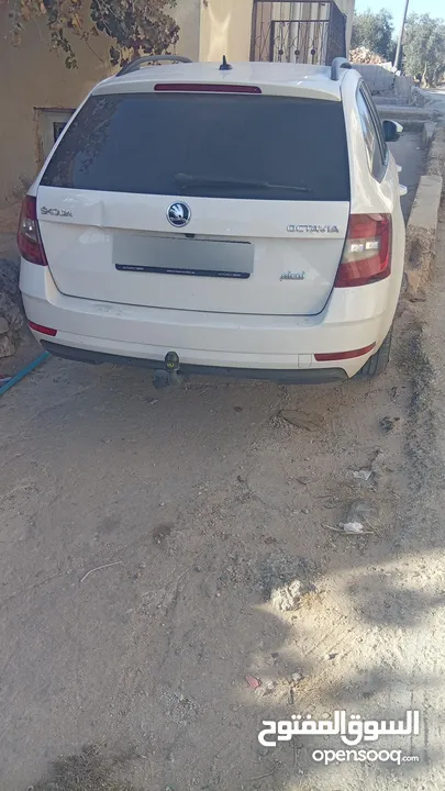 سكودا اوكتافيا ستيشن موديل 2020 لون ابيض