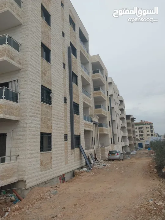 بيت جالا سدر شقق للبيع جاهز فوق مدرسه طليطه كل طابق شقتين اطلاله مميزه. سعر من 650 الي 800 شيكل